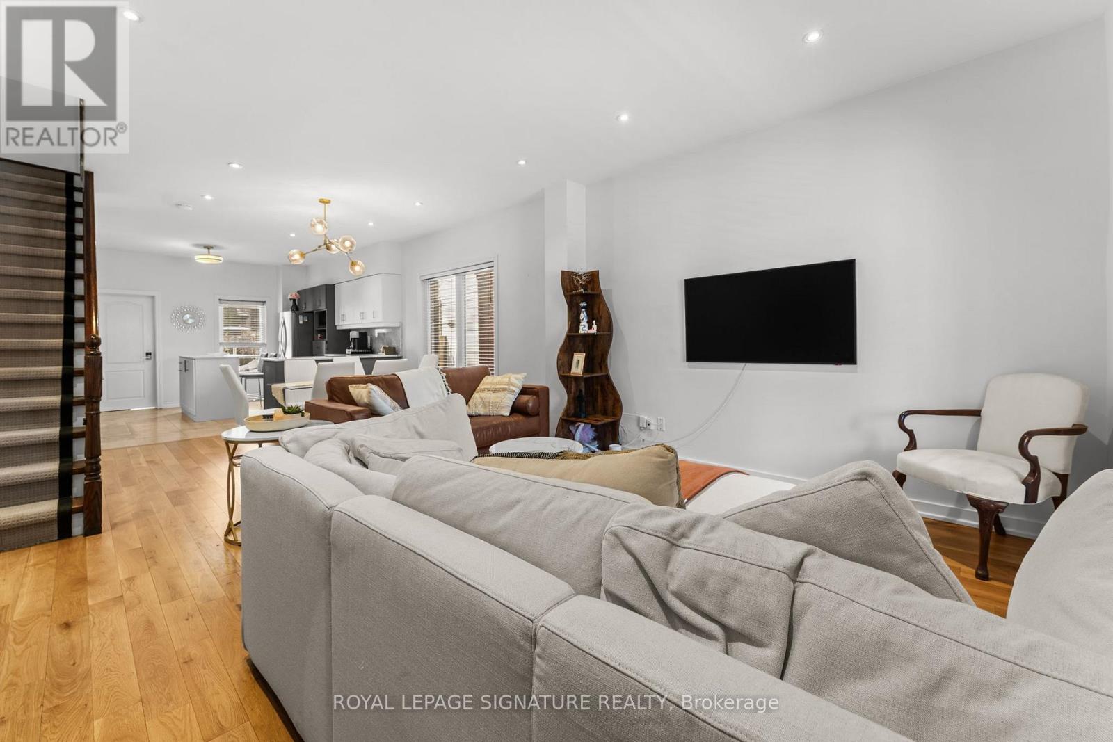 176 Hastings Avenue, Toronto, Ontario  M4L 2L3 - Photo 6 - E12878142