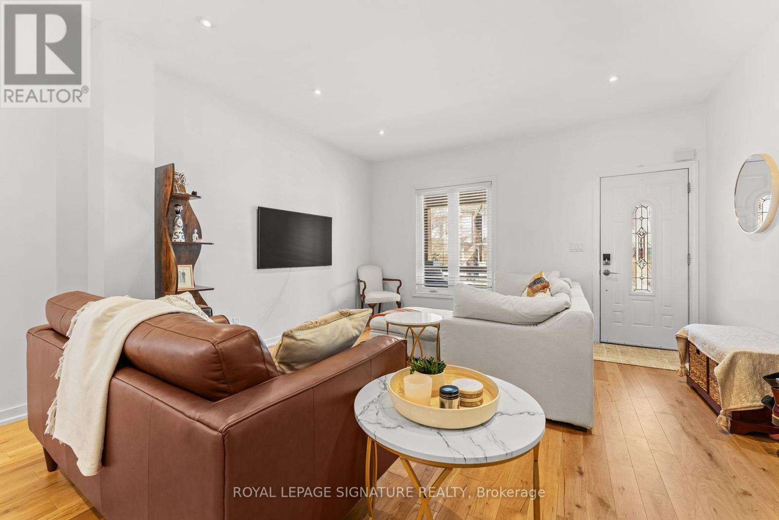 176 Hastings Avenue, Toronto, Ontario  M4L 2L3 - Photo 9 - E12878142