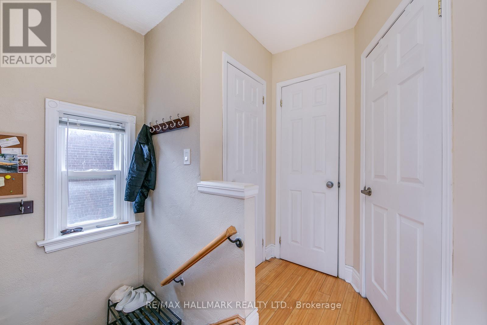 Upper - 96 Hertle Avenue, Toronto, Ontario  M4L 2T4 - Photo 12 - E12863116