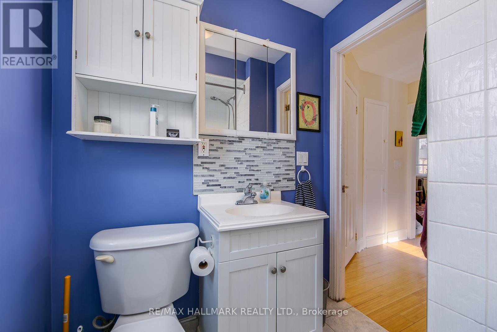 Upper - 96 Hertle Avenue, Toronto, Ontario  M4L 2T4 - Photo 16 - E12863116