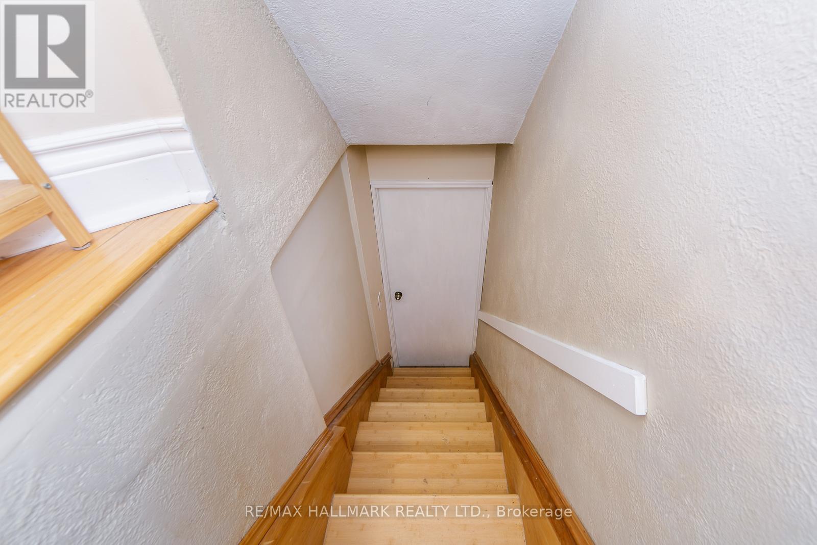 Upper - 96 Hertle Avenue, Toronto, Ontario  M4L 2T4 - Photo 19 - E12863116