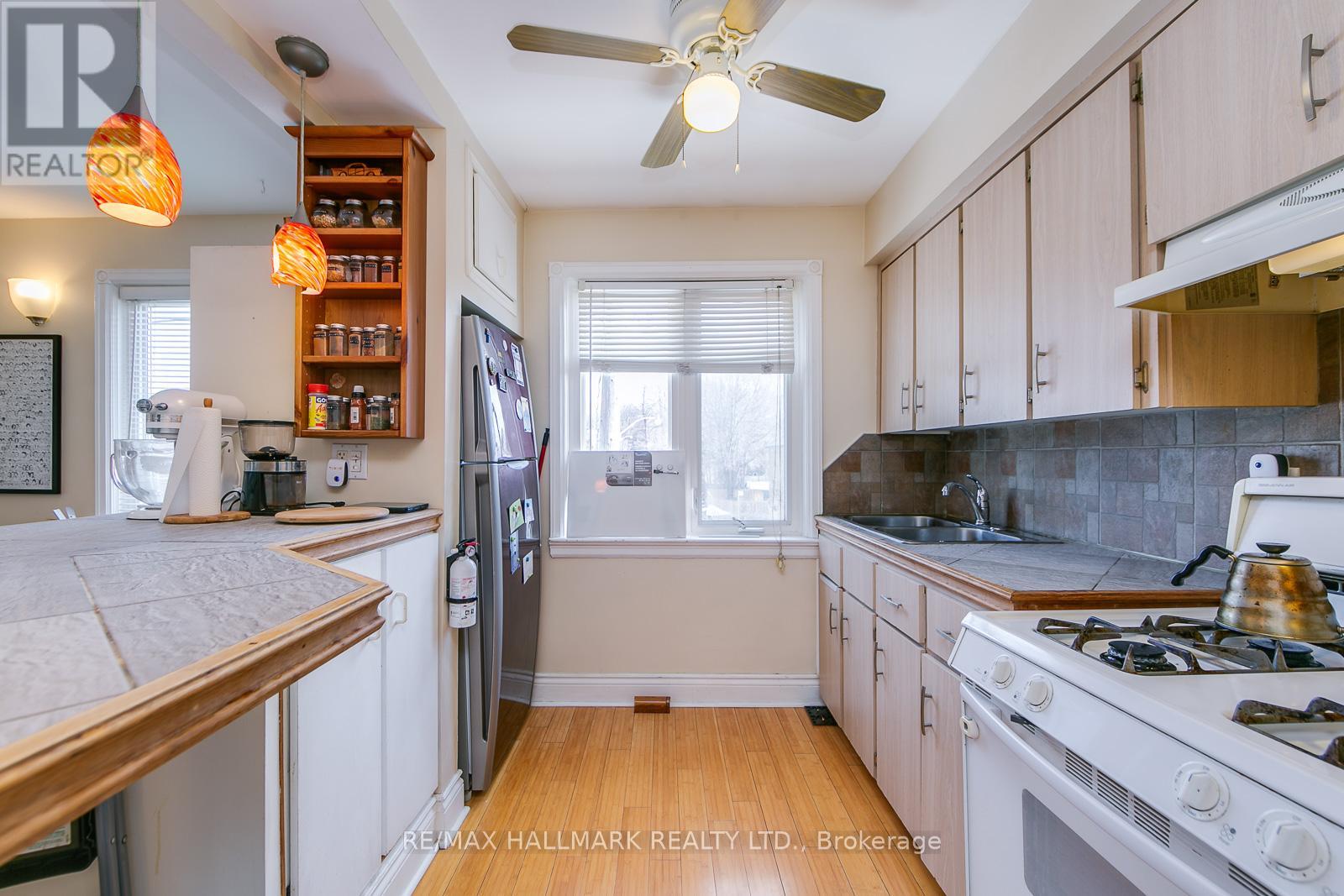 Upper - 96 Hertle Avenue, Toronto, Ontario  M4L 2T4 - Photo 2 - E12863116