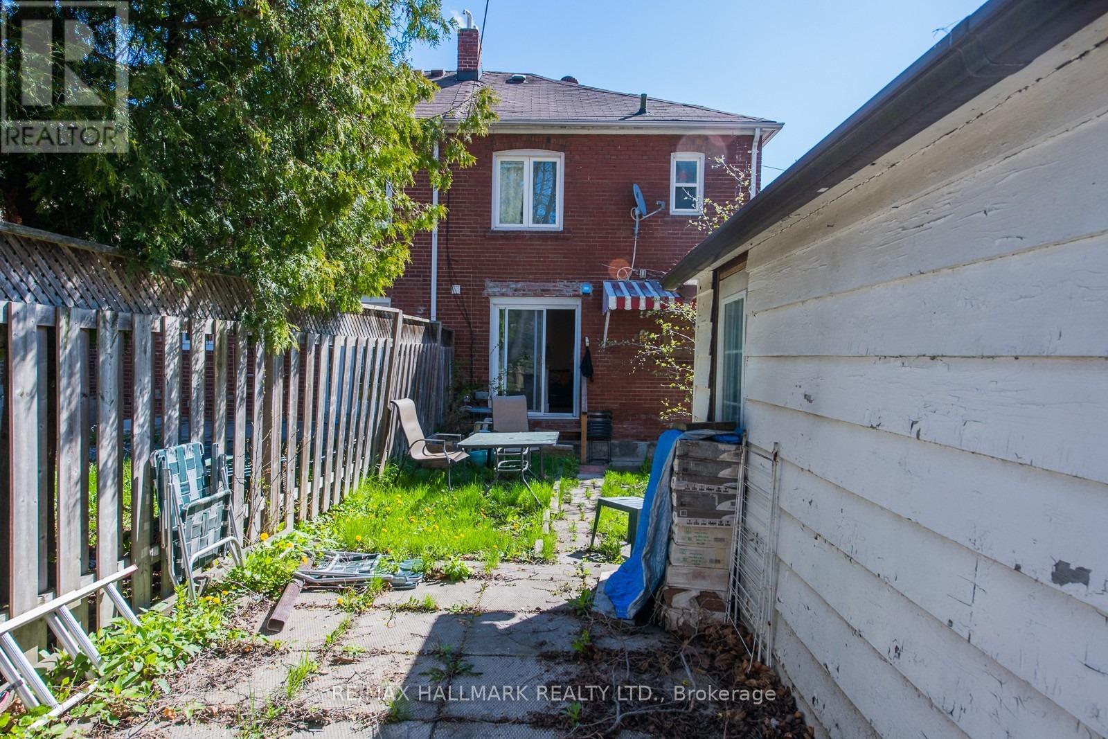 Upper - 96 Hertle Avenue, Toronto, Ontario  M4L 2T4 - Photo 25 - E12863116