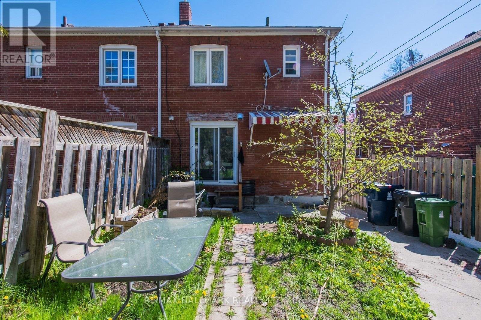 Upper - 96 Hertle Avenue, Toronto, Ontario  M4L 2T4 - Photo 23 - E12863116