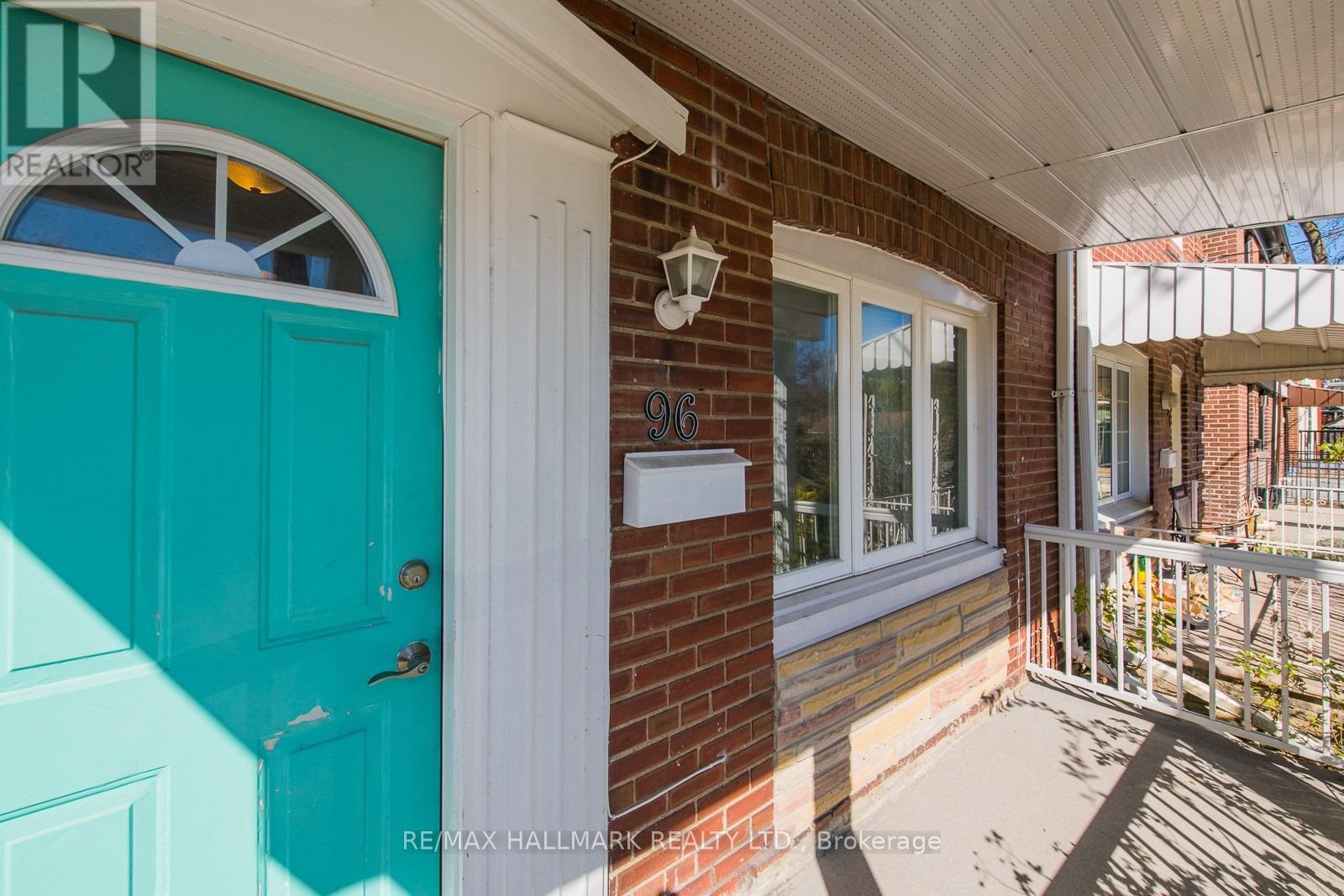 Upper - 96 Hertle Avenue, Toronto, Ontario  M4L 2T4 - Photo 29 - E12863116