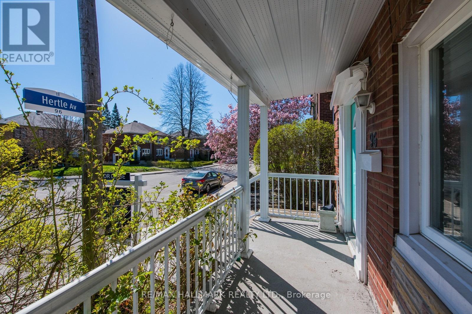 Upper - 96 Hertle Avenue, Toronto, Ontario  M4L 2T4 - Photo 30 - E12863116