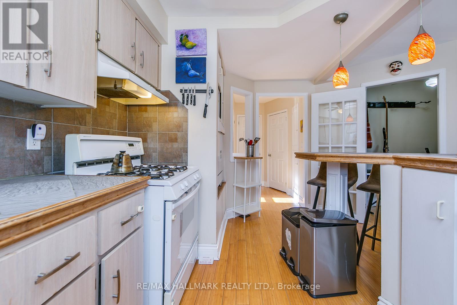 Upper - 96 Hertle Avenue, Toronto, Ontario  M4L 2T4 - Photo 4 - E12863116