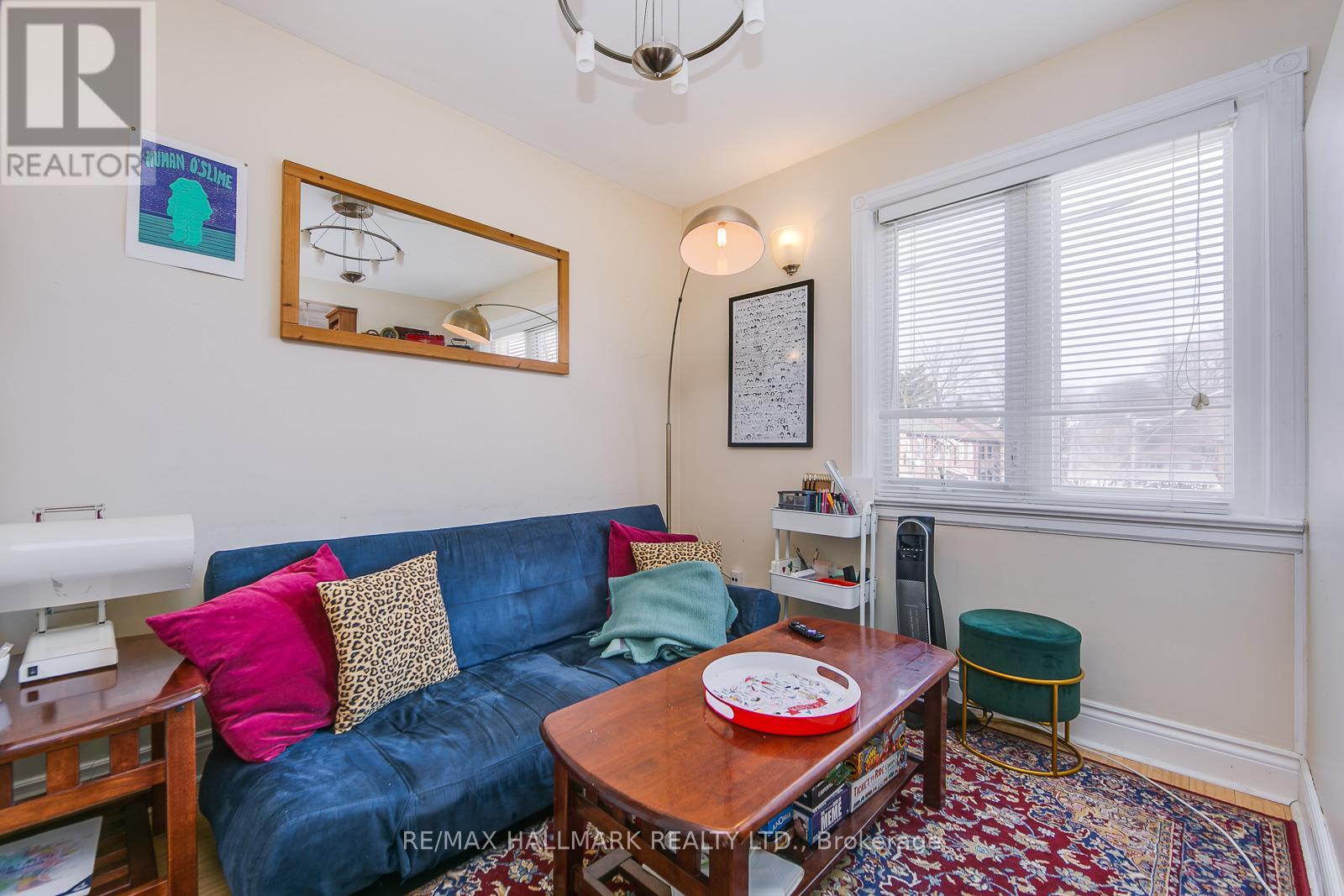 Upper - 96 Hertle Avenue, Toronto, Ontario  M4L 2T4 - Photo 7 - E12863116