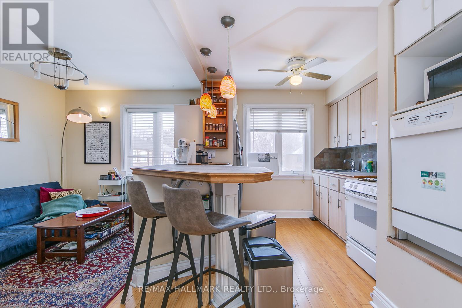 Upper - 96 Hertle Avenue, Toronto, Ontario  M4L 2T4 - Photo 5 - E12863116