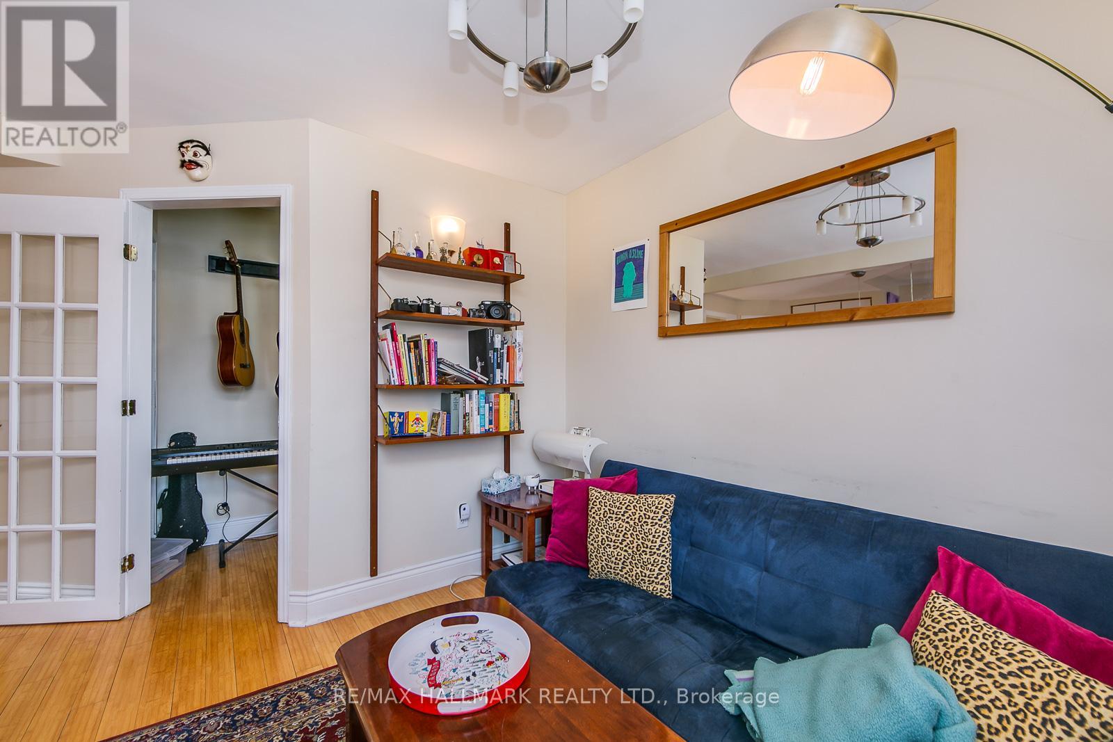 Upper - 96 Hertle Avenue, Toronto, Ontario  M4L 2T4 - Photo 8 - E12863116