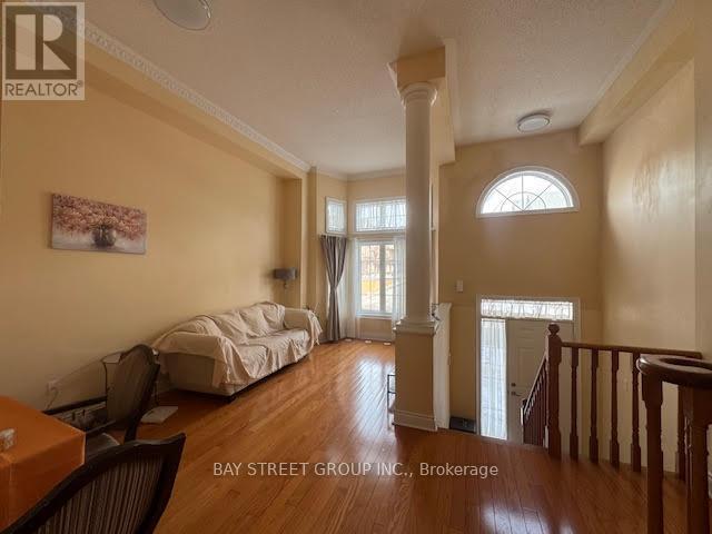 156 Legends Way, Markham, Ontario  L3R 6A6 - Photo 4 - N12839102