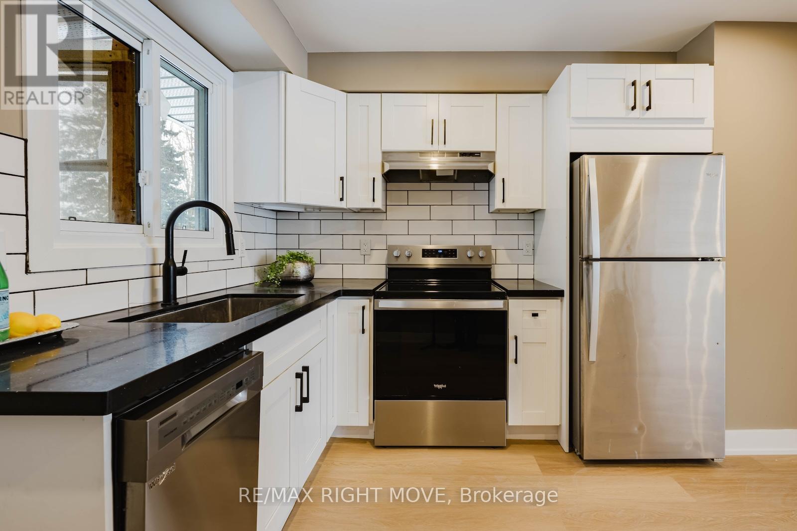 198 Rose Street, Barrie (Wellington), Ontario  L4M 2T9 - Photo 15 - S12810320