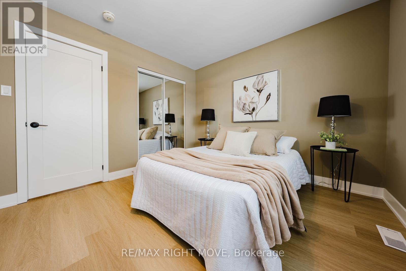 198 Rose Street, Barrie (Wellington), Ontario  L4M 2T9 - Photo 4 - S12810320