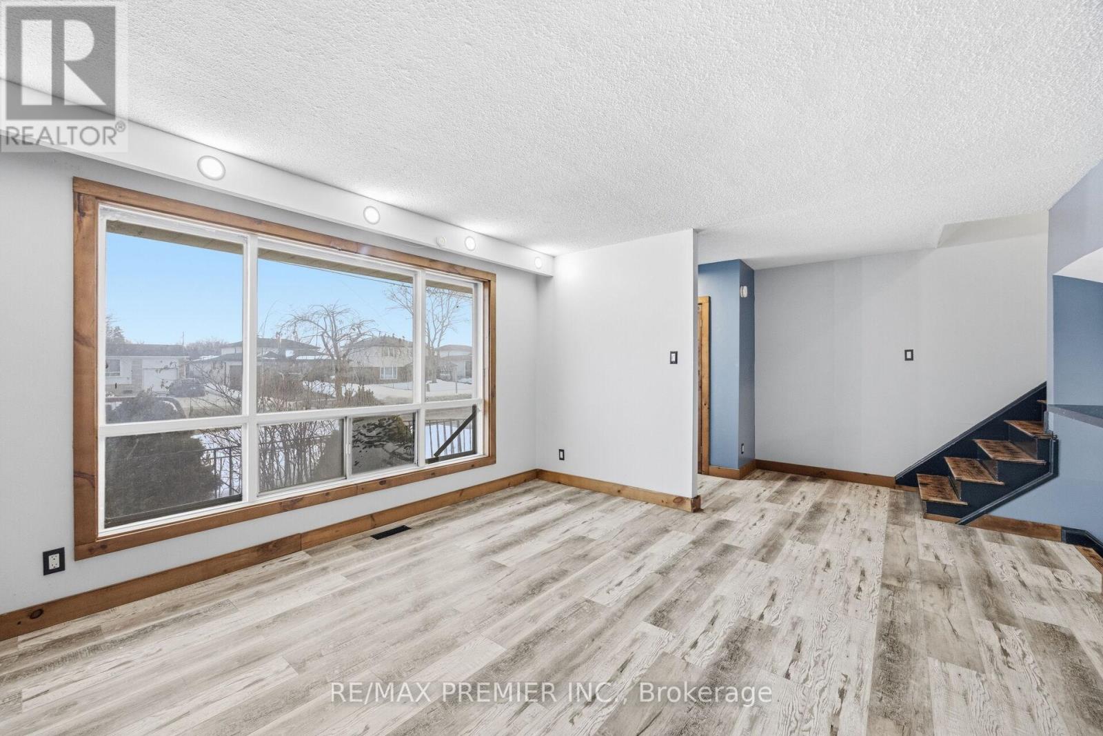 3783 Morning Star Drive, Mississauga (Malton), Ontario  L4T 1Y6 - Photo 12 - W12798352