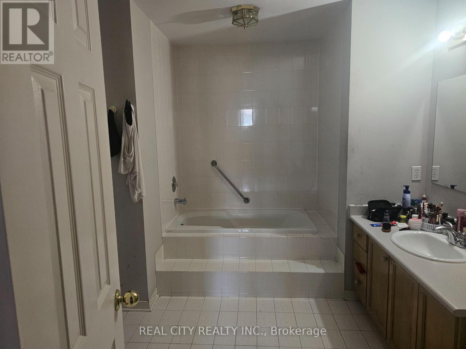 37 Bobcat Street, Brampton (Sandringham-Wellington), Ontario  L6R 1C8 - Photo 17 - W12852752