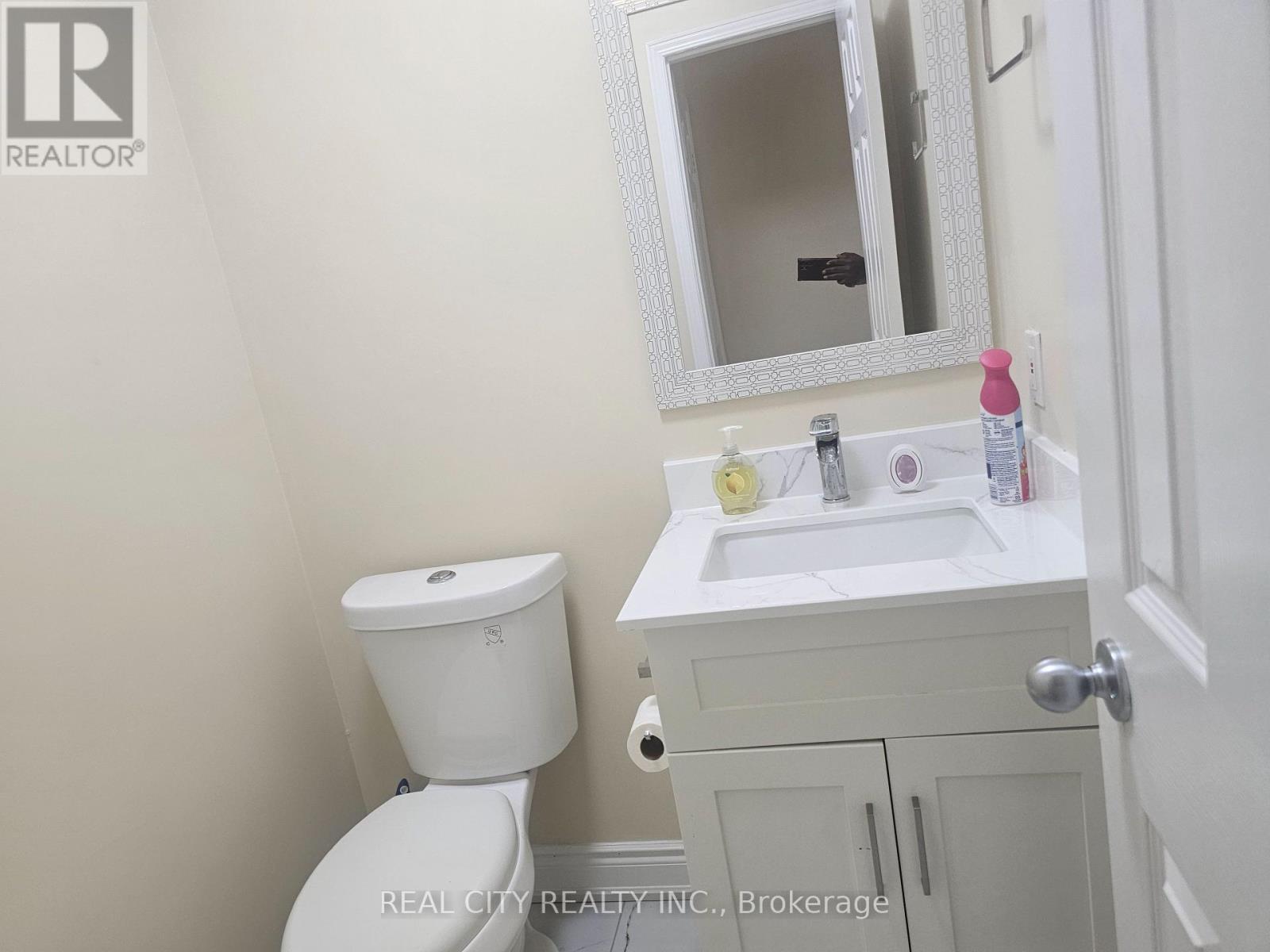 37 Bobcat Street, Brampton (Sandringham-Wellington), Ontario  L6R 1C8 - Photo 10 - W12852752