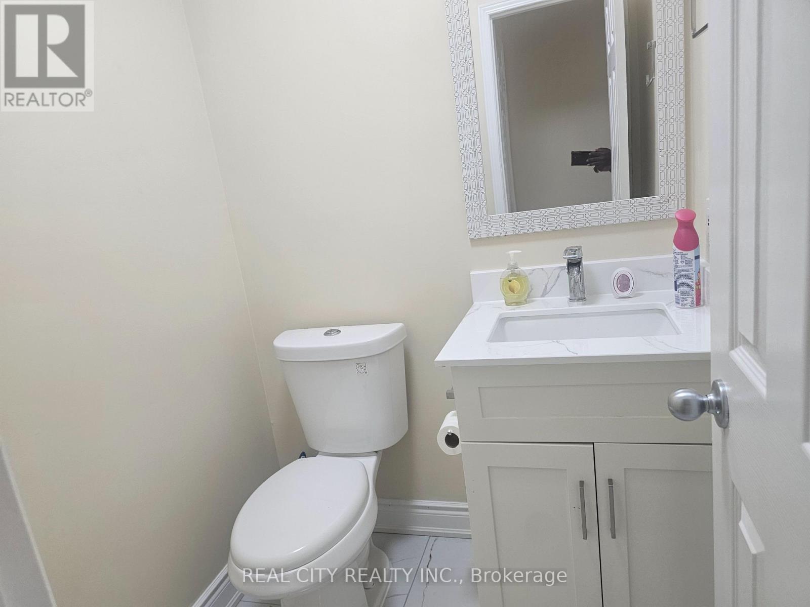 37 Bobcat Street, Brampton (Sandringham-Wellington), Ontario  L6R 1C8 - Photo 11 - W12852752