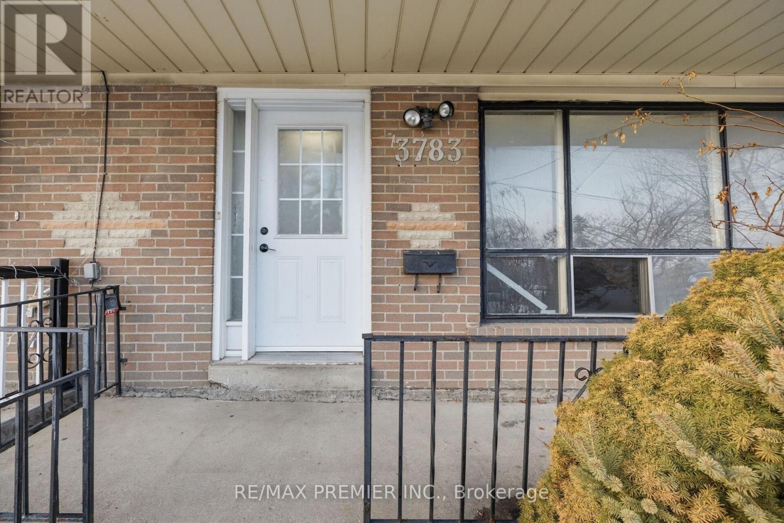 3783 Morning Star Drive, Mississauga (Malton), Ontario  L4T 1Y6 - Photo 8 - W12798352