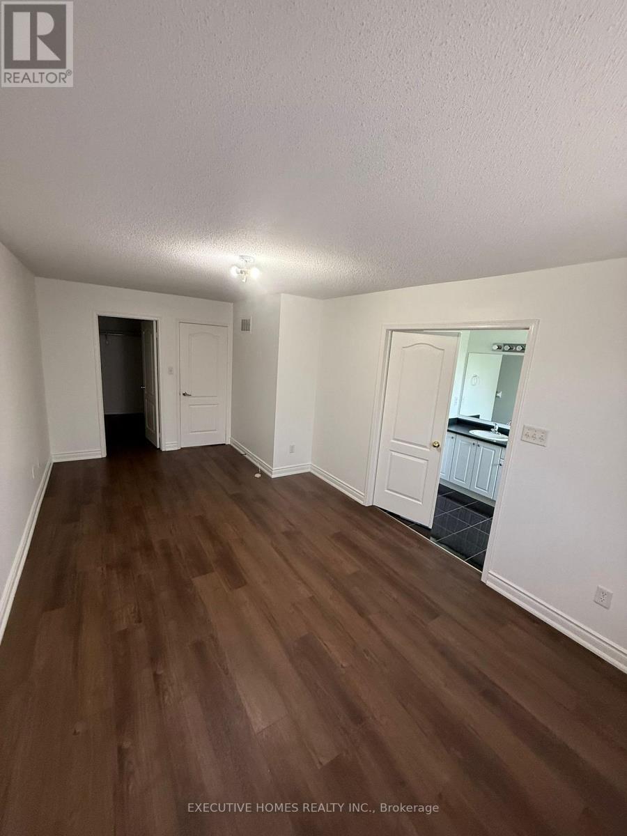 100 Sandcherry Crescent, Brampton (Sandringham-Wellington), Ontario  L6R 3B2 - Photo 7 - W12812888