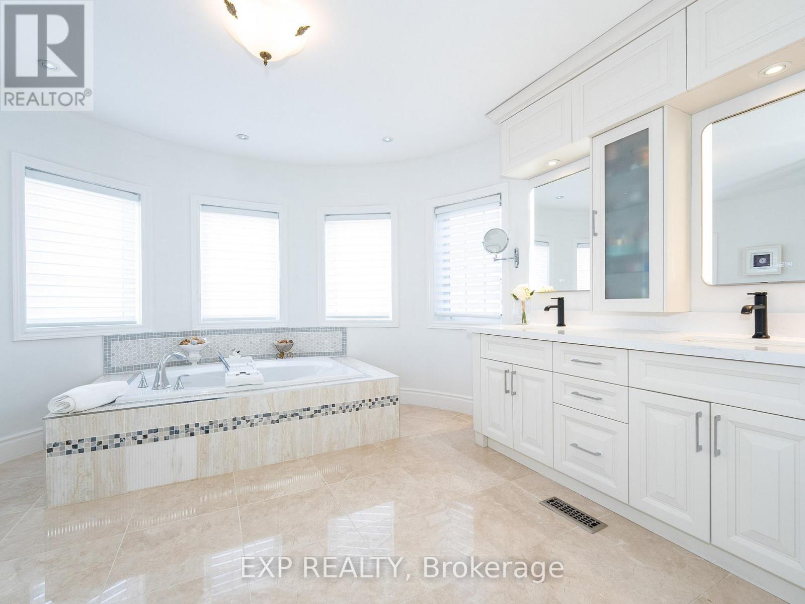 249 Boake Trail, Richmond Hill, Ontario  L4B 4B4 - Photo 32 - N12878074
