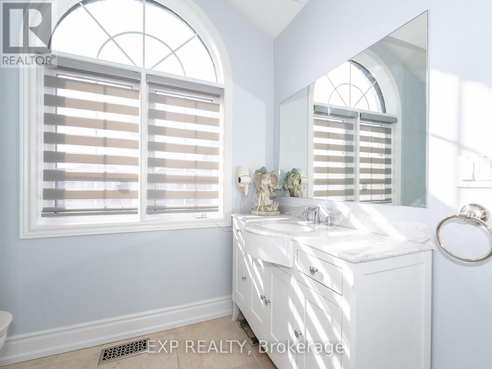 249 Boake Trail, Richmond Hill, Ontario  L4B 4B4 - Photo 40 - N12878074