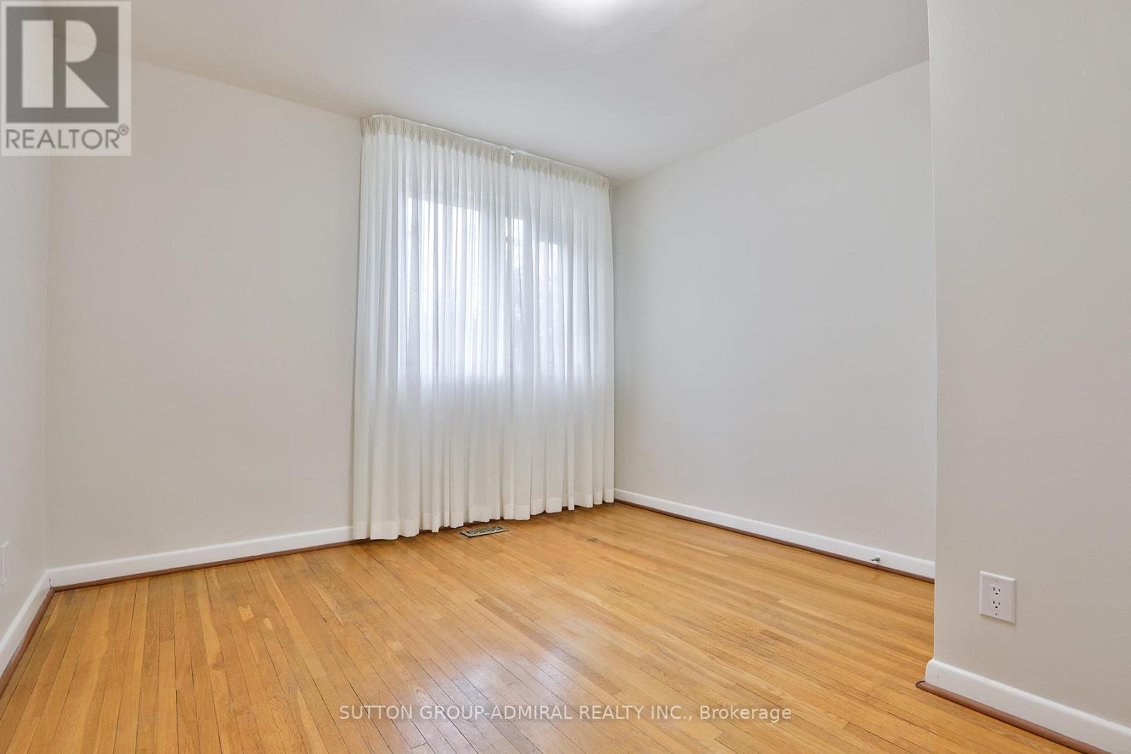 264 Mcconvey Drive, Richmond Hill (Crosby), Ontario  L4C 3K2 - Photo 12 - N12878162