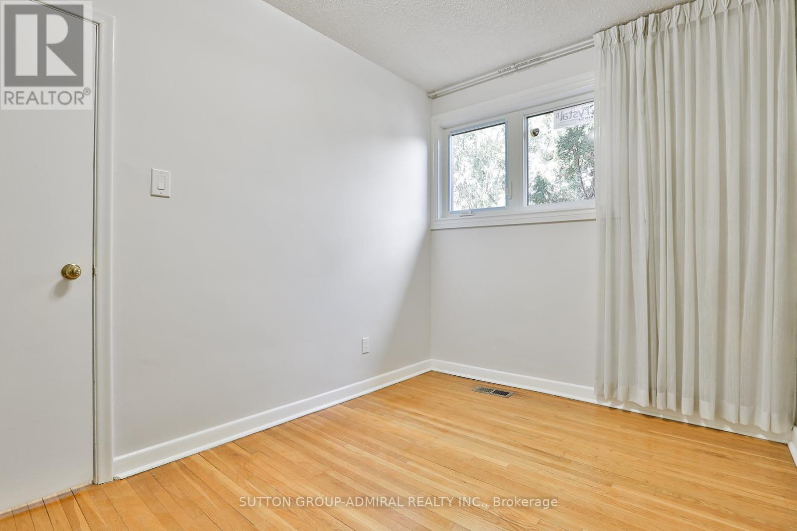 264 Mcconvey Drive, Richmond Hill (Crosby), Ontario  L4C 3K2 - Photo 15 - N12878162