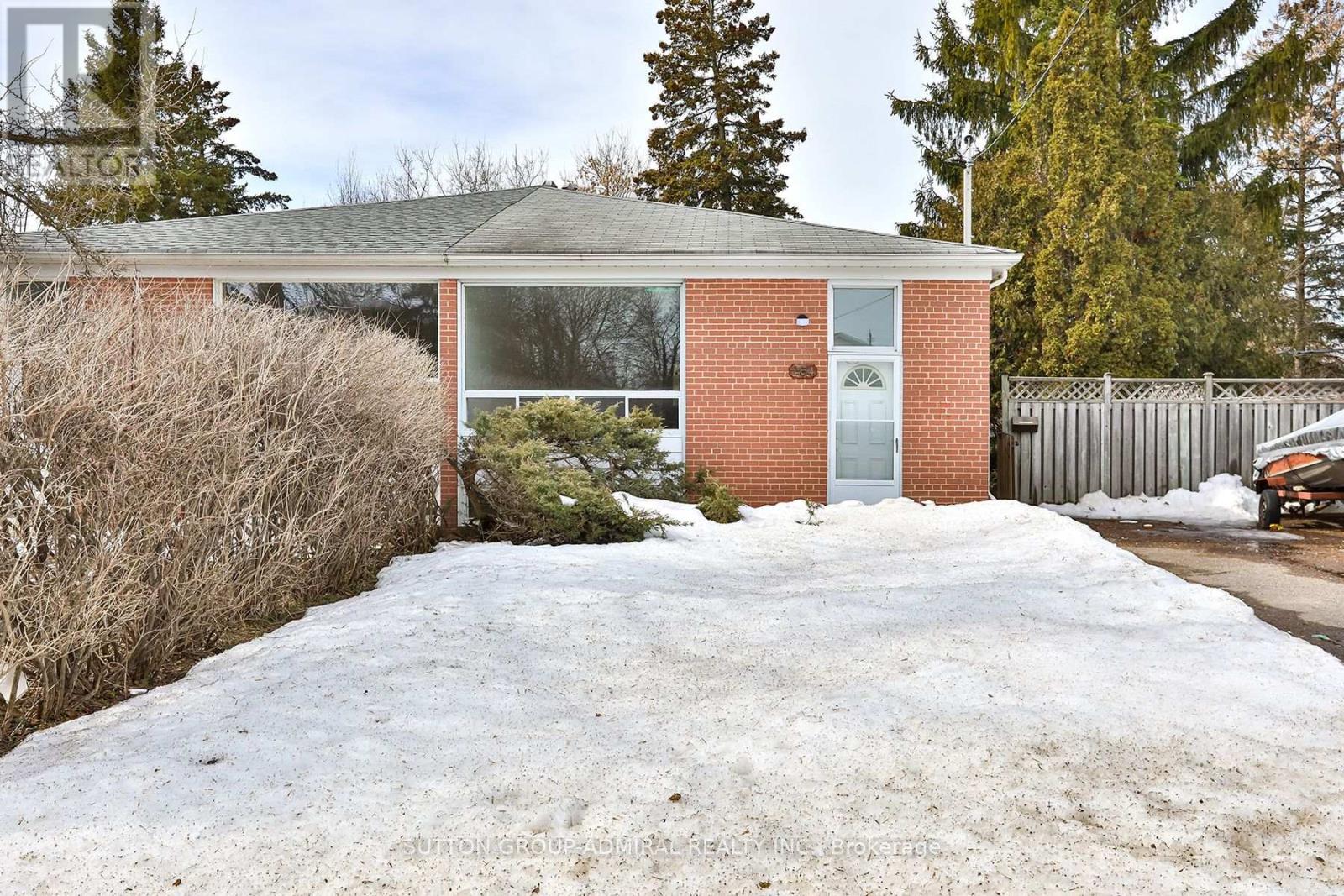 264 Mcconvey Drive, Richmond Hill (Crosby), Ontario  L4C 3K2 - Photo 2 - N12878162