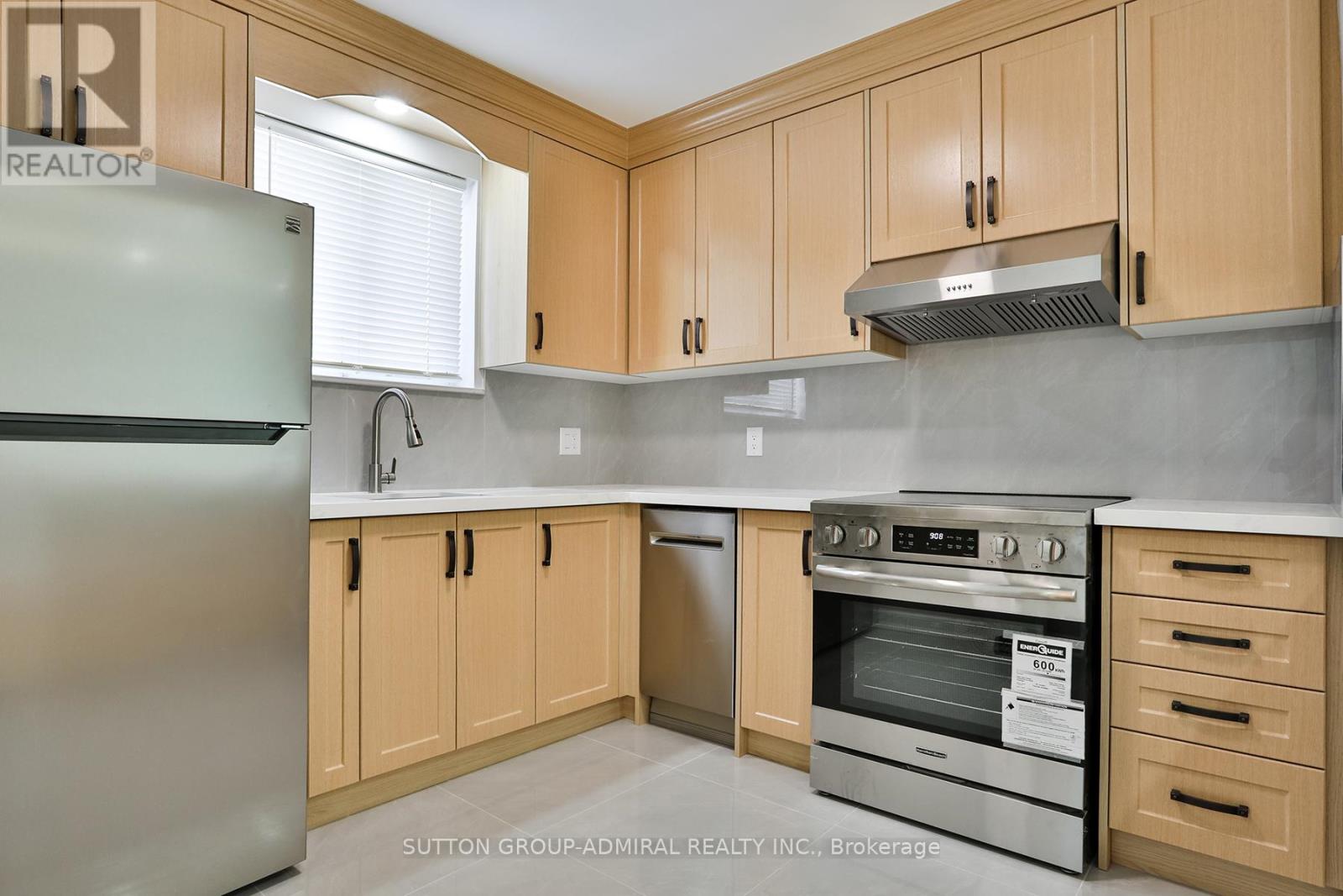 264 Mcconvey Drive, Richmond Hill (Crosby), Ontario  L4C 3K2 - Photo 7 - N12878162