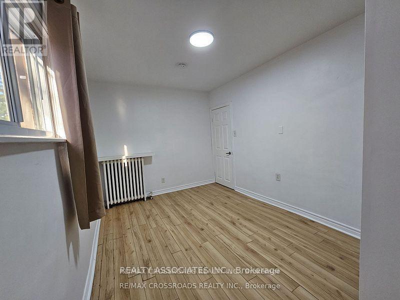 -Main - 33 Branstone Road, Toronto, Ontario  M6E 4E3 - Photo 12 - W12878024