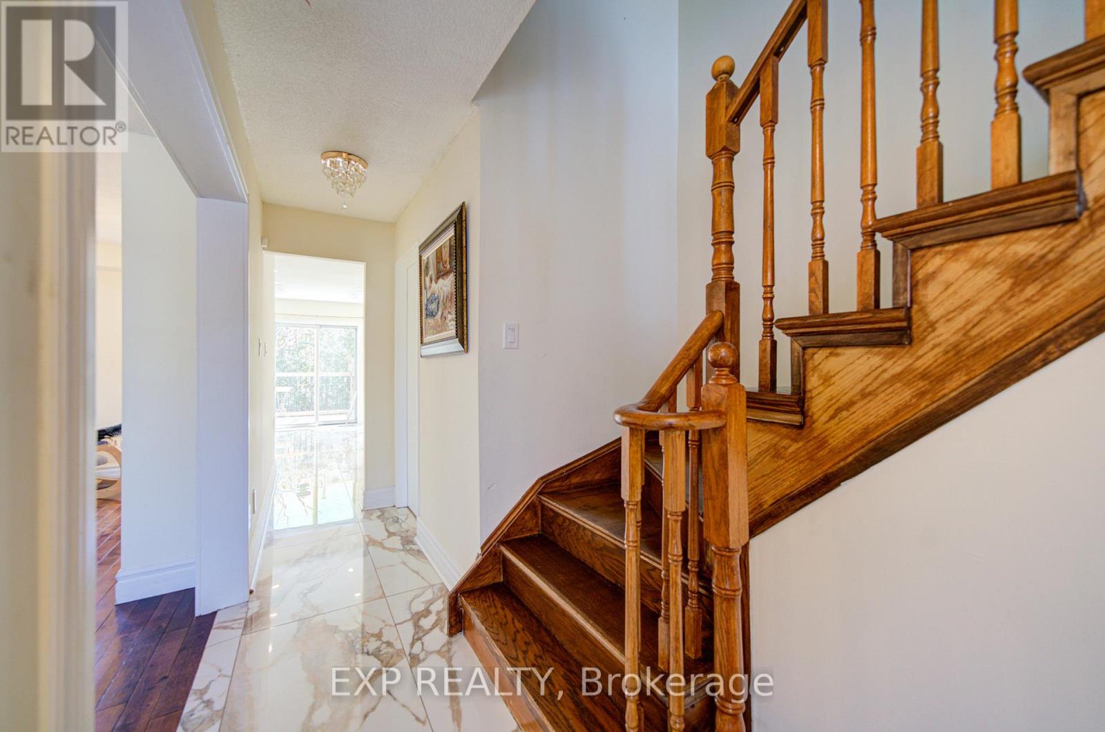 3824 Allcroft Road, Mississauga, Ontario  L5N 6V6 - Photo 3 - W12878050