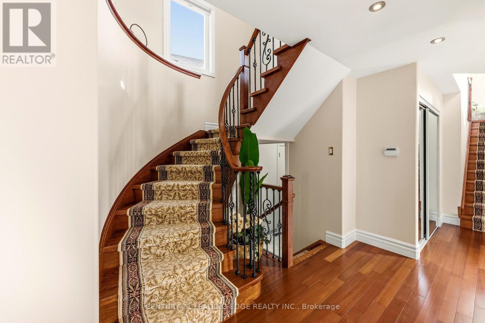 3295 Coralbean Place, Mississauga, Ontario  L5N 6X8 - Photo 5 - W12878064