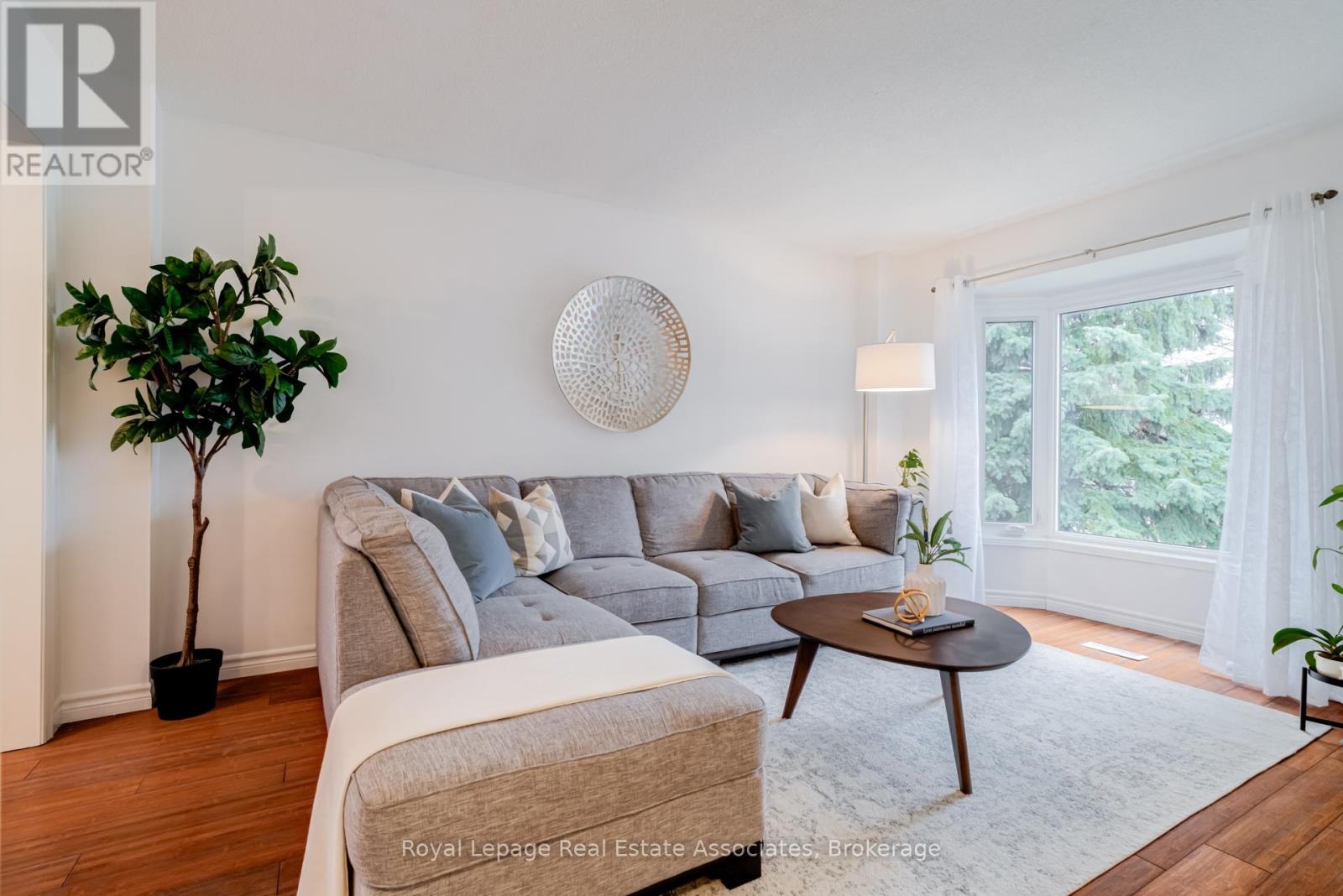 3114 Dalehurst Drive, Mississauga, Ontario  L5N 6M9 - Photo 3 - W12878080