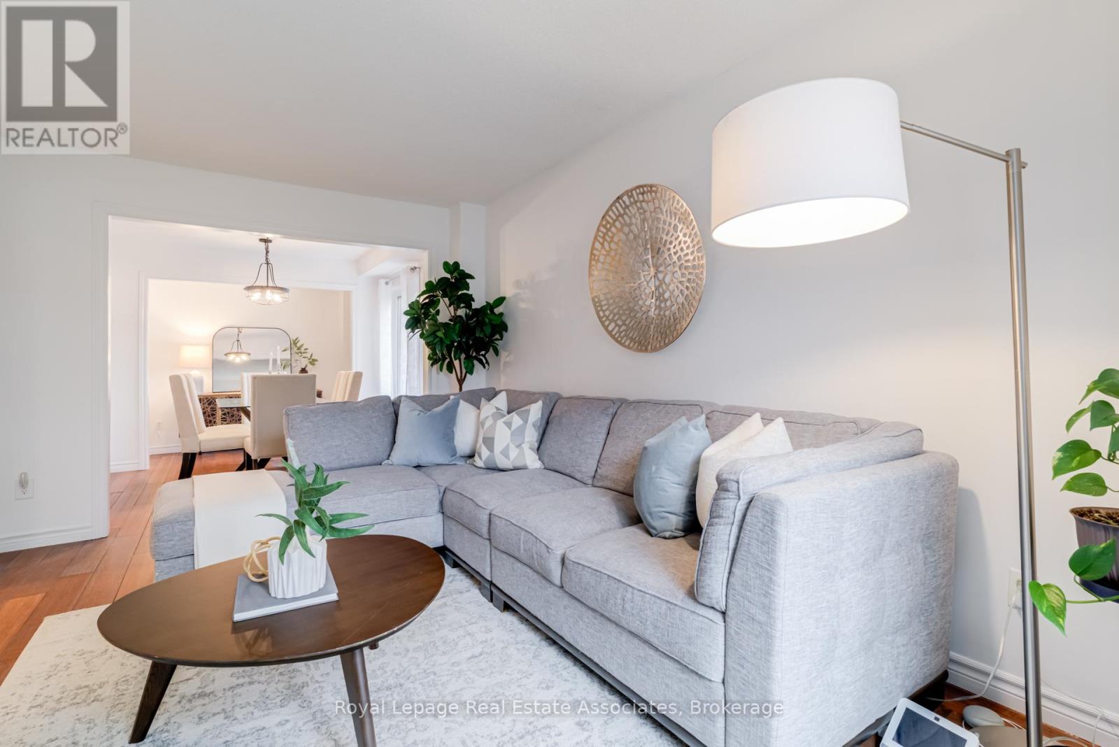 3114 Dalehurst Drive, Mississauga, Ontario  L5N 6M9 - Photo 4 - W12878080