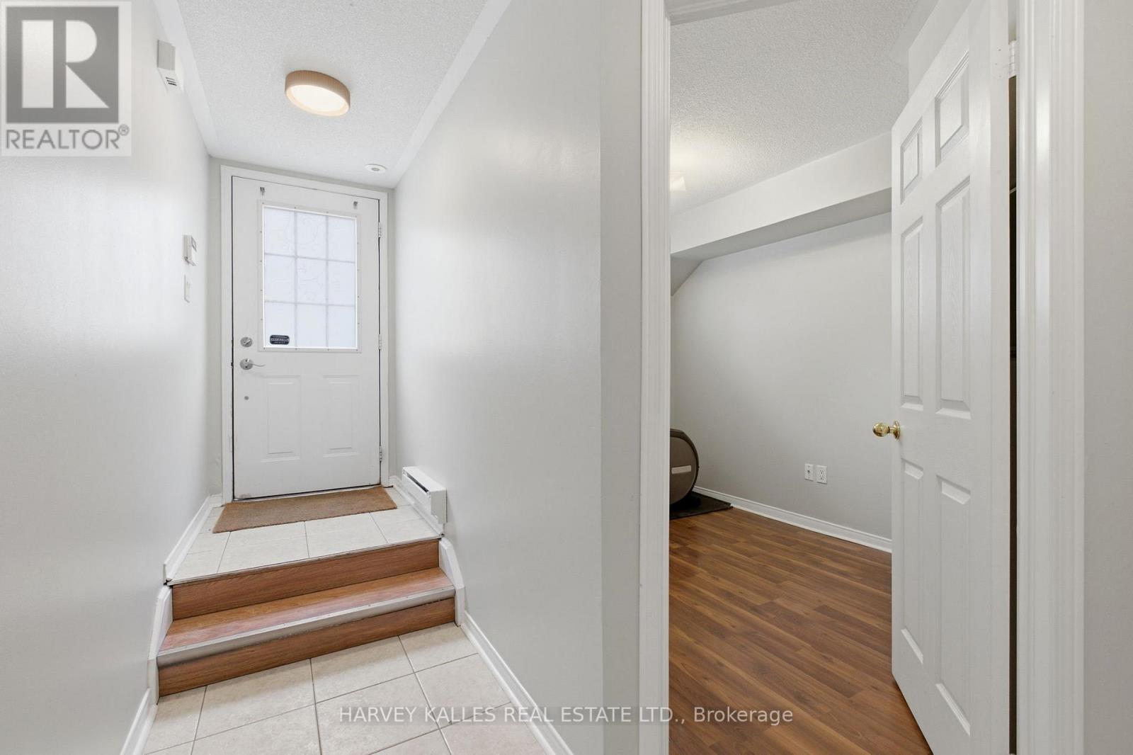 18 - 20 Turntable Crescent, Toronto (Dovercourt-Wallace Emerson-Junction), Ontario  M6H 4K9 - Photo 3 - W12878126