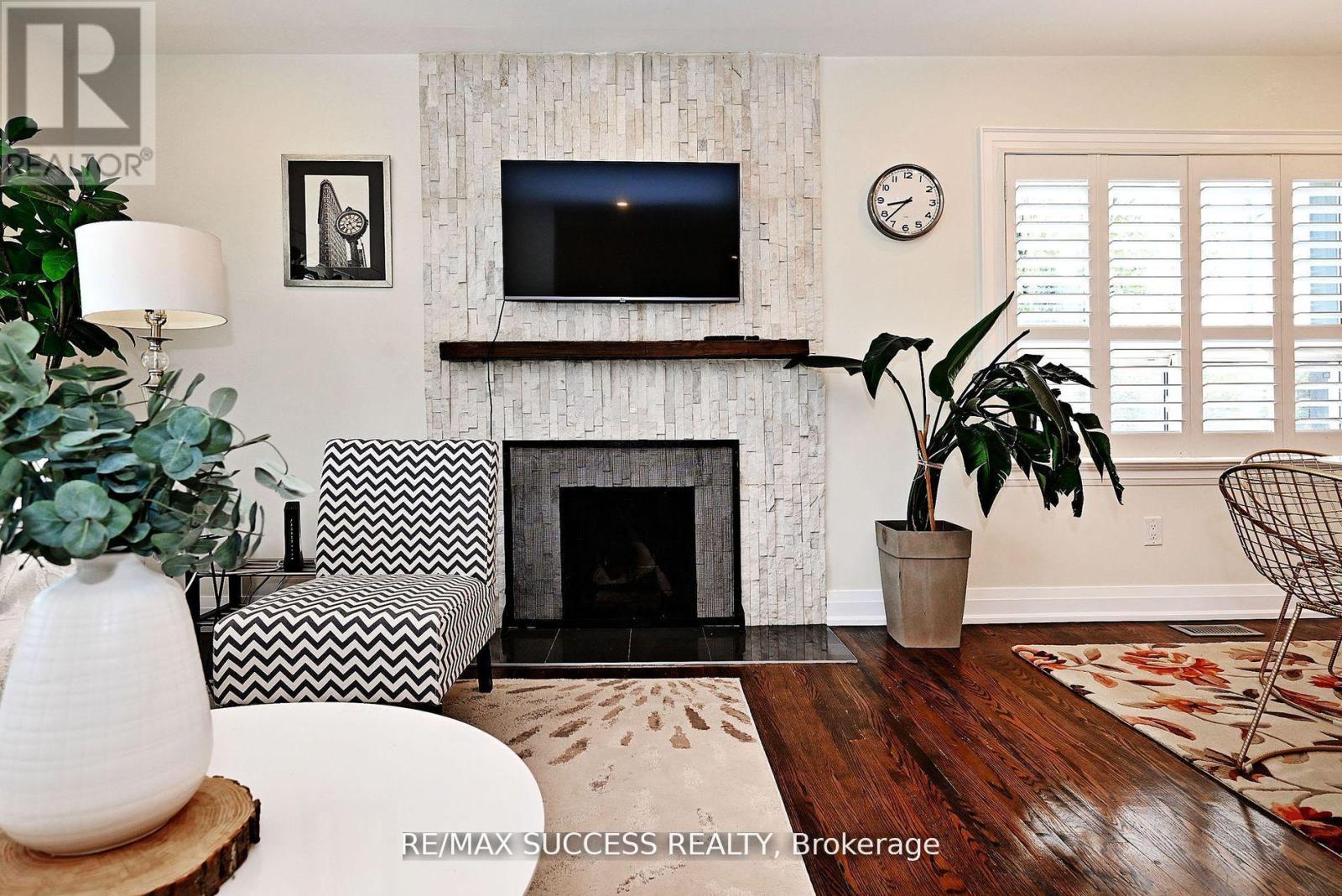 492 Sherin Drive, Oakville, Ontario  L6L 4J8 - Photo 10 - W12878136