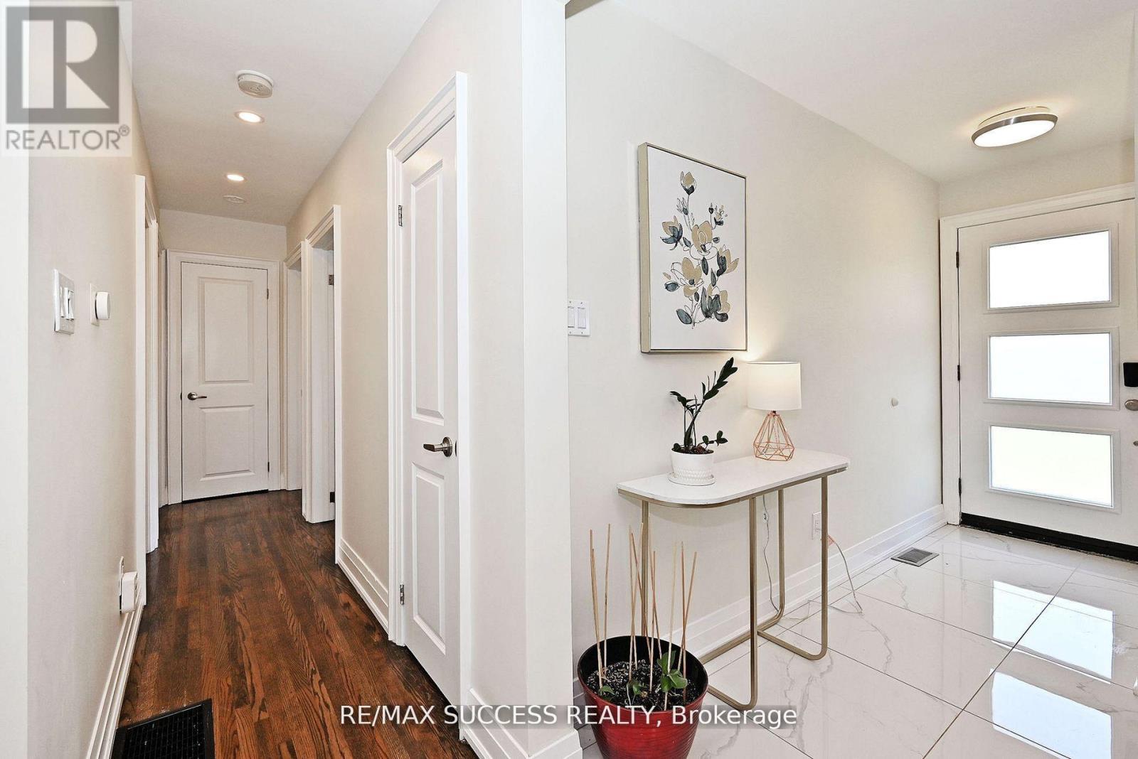 492 Sherin Drive, Oakville, Ontario  L6L 4J8 - Photo 18 - W12878136