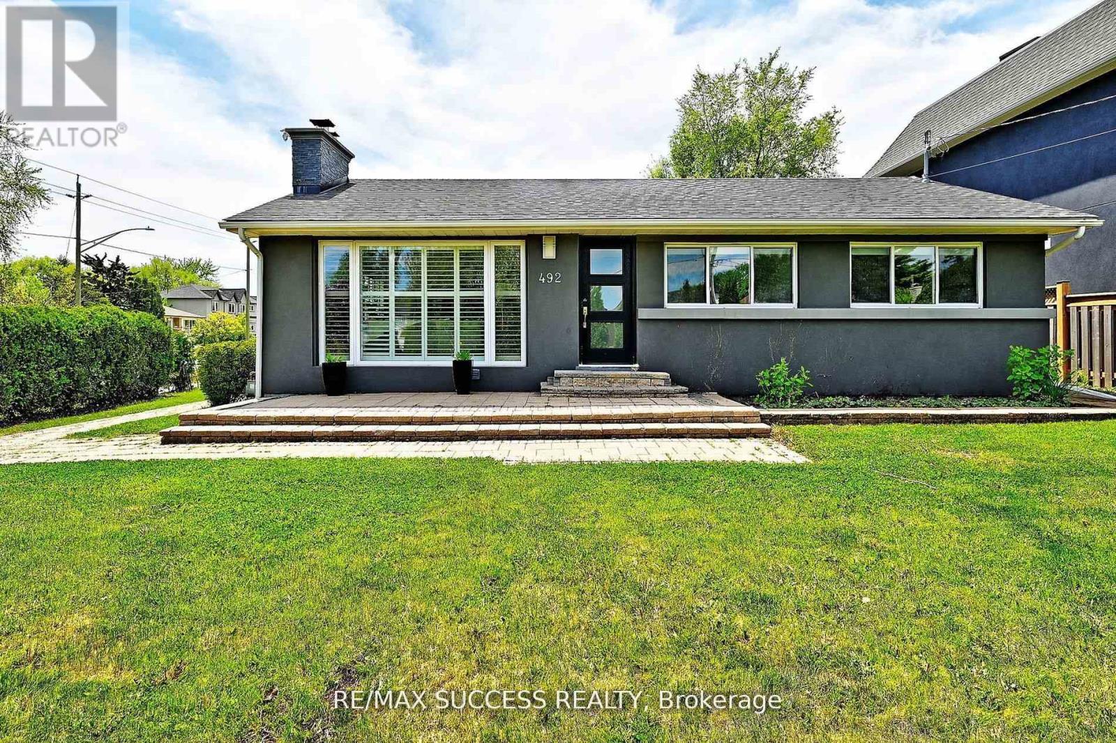 492 Sherin Drive, Oakville, Ontario  L6L 4J8 - Photo 2 - W12878136