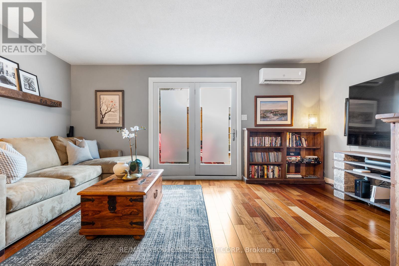 71 Sarah Lane, Oakville, Ontario  L6L 3V2 - Photo 11 - W12878144