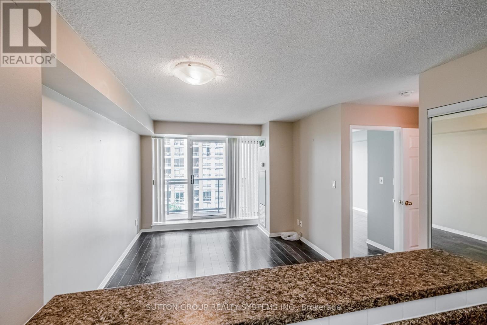 709 - 7 Michael Power Place, Toronto (Islington-City Centre West), Ontario  M9A 0A2 - Photo 2 - W12878180