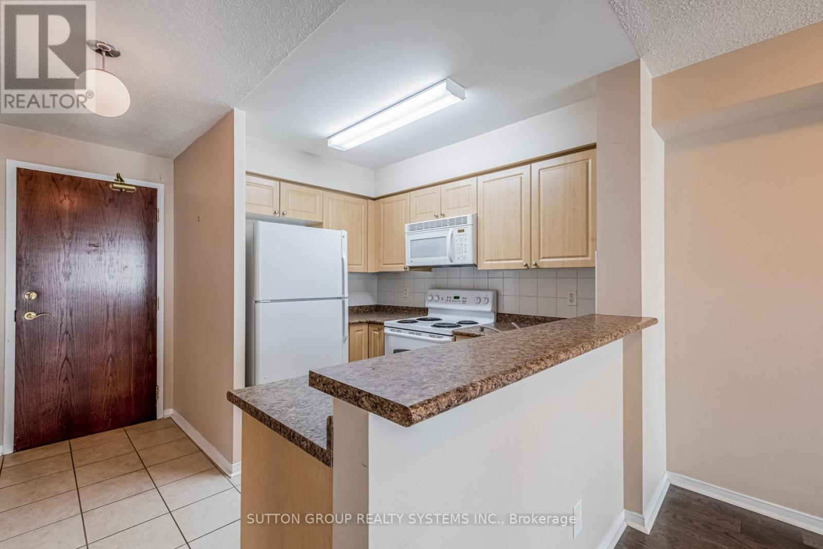 709 - 7 Michael Power Place, Toronto (Islington-City Centre West), Ontario  M9A 0A2 - Photo 3 - W12878180