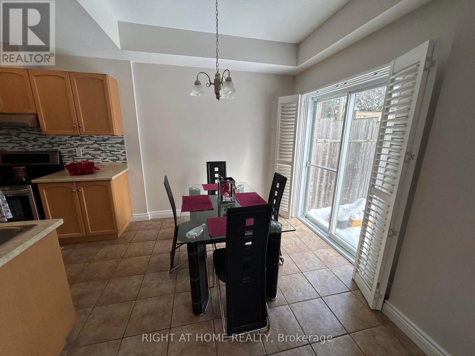 9 - 22 Liddycoat Lane, Hamilton, Ontario  L9G 0A7 - Photo 5 - X12878044