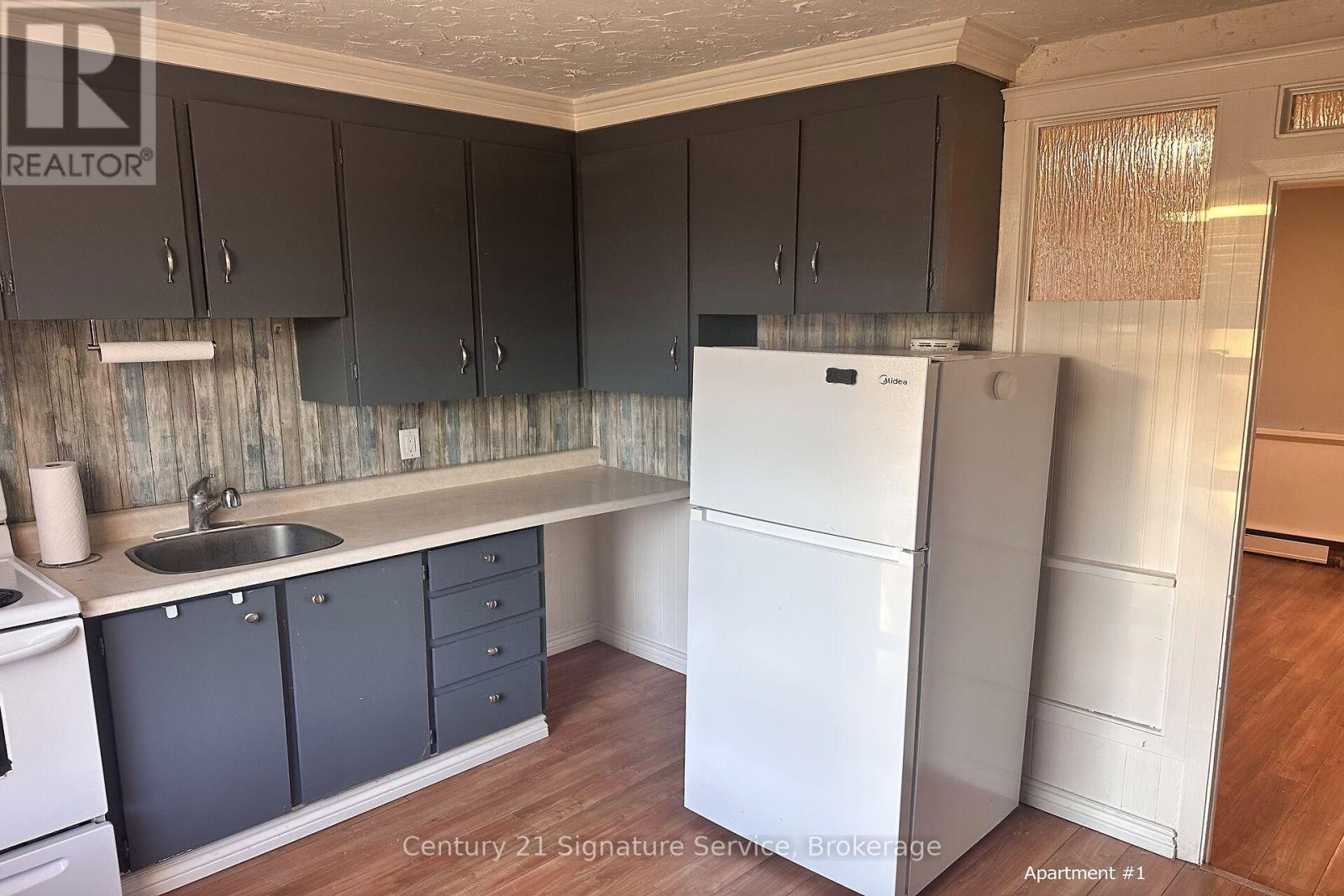 115 Ainslie Street N, Cambridge, Ontario  N1R 3P2 - Photo 3 - X12878092