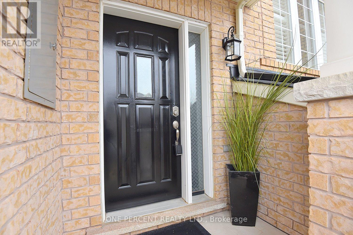 13 Emick Drive, Hamilton, Ontario  L9K 0C4 - Photo 2 - X12878104