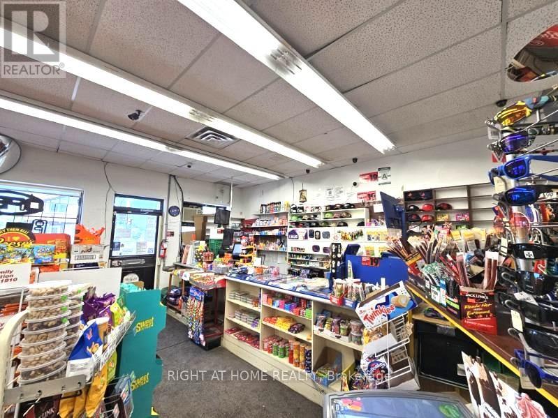 230 Erie Avenue, Brantford, Ontario  N3S 2H2 - Photo 3 - X12878112