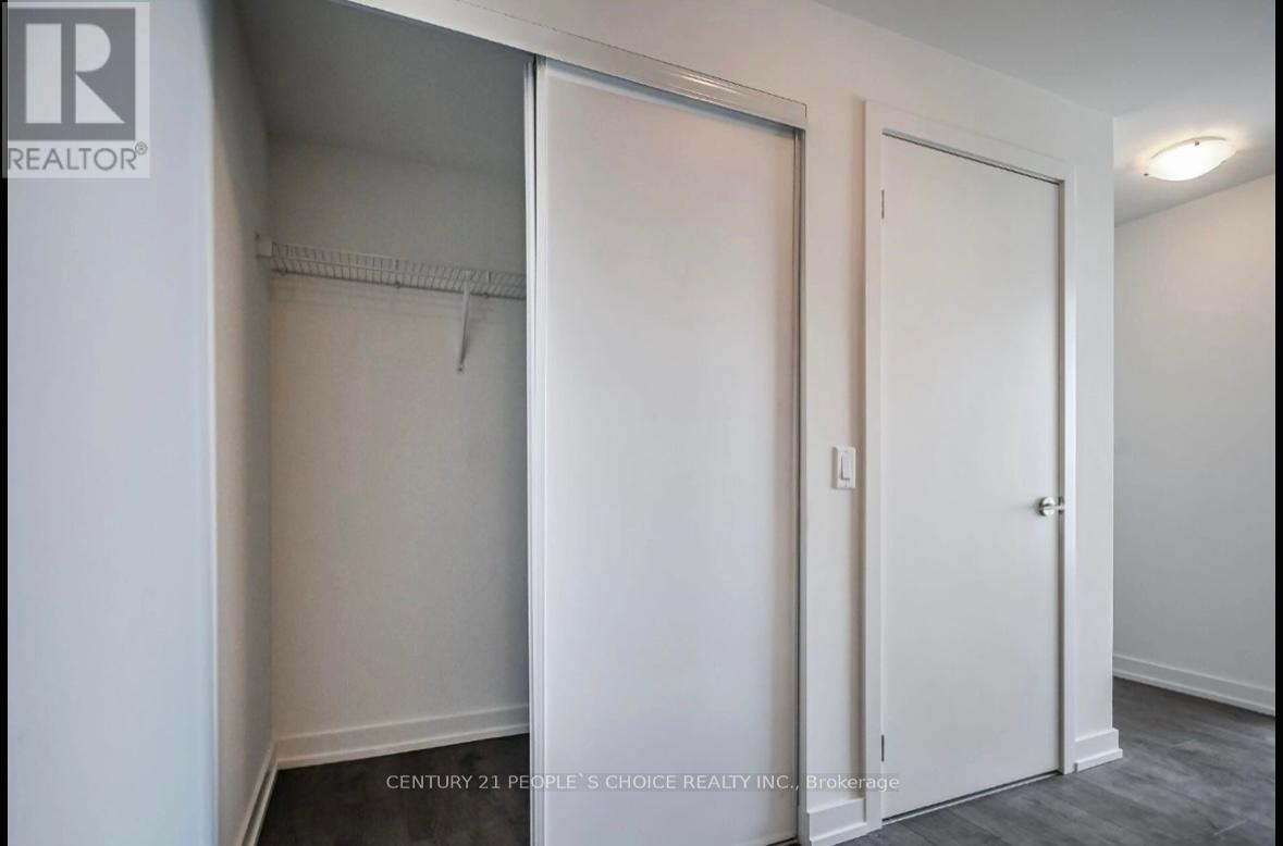 1008 - 55 Duke St W Street, Kitchener, Ontario  N2G 1A6 - Photo 4 - X12878182