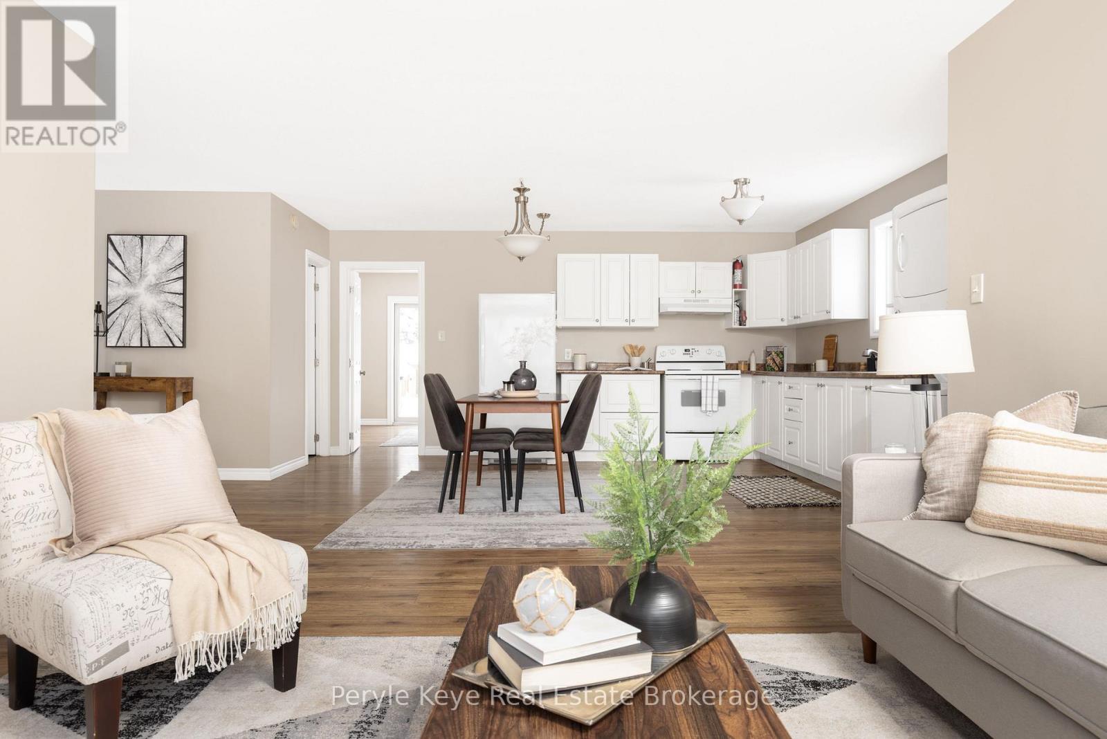 820 Manitoba Street, Bracebridge, Ontario  P1L 1W9 - Photo 3 - X12874296