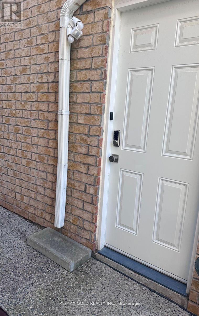 298 Etheridge Avenue, Milton, Ontario  L9E 1H7 - Photo 33 - W12876430