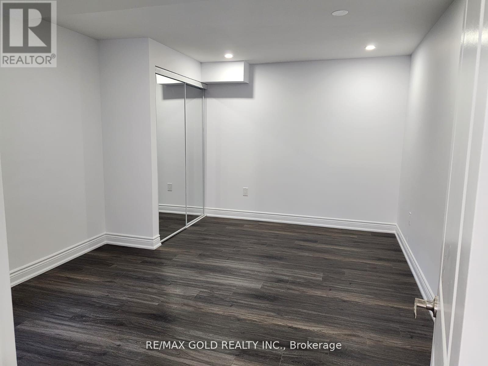 298 Etheridge Avenue, Milton, Ontario  L9E 1H7 - Photo 47 - W12876430