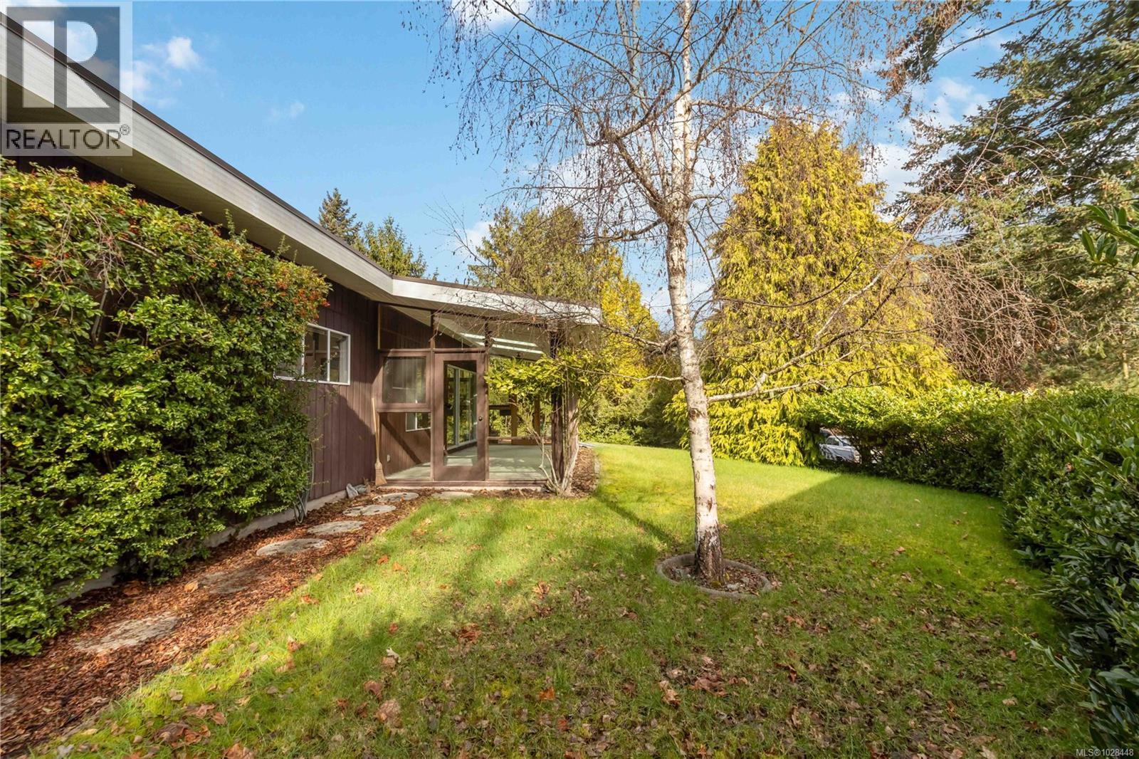 5151 Beckton Rd, Saanich, British Columbia  V8Y 2C2 - Photo 27 - 1028448